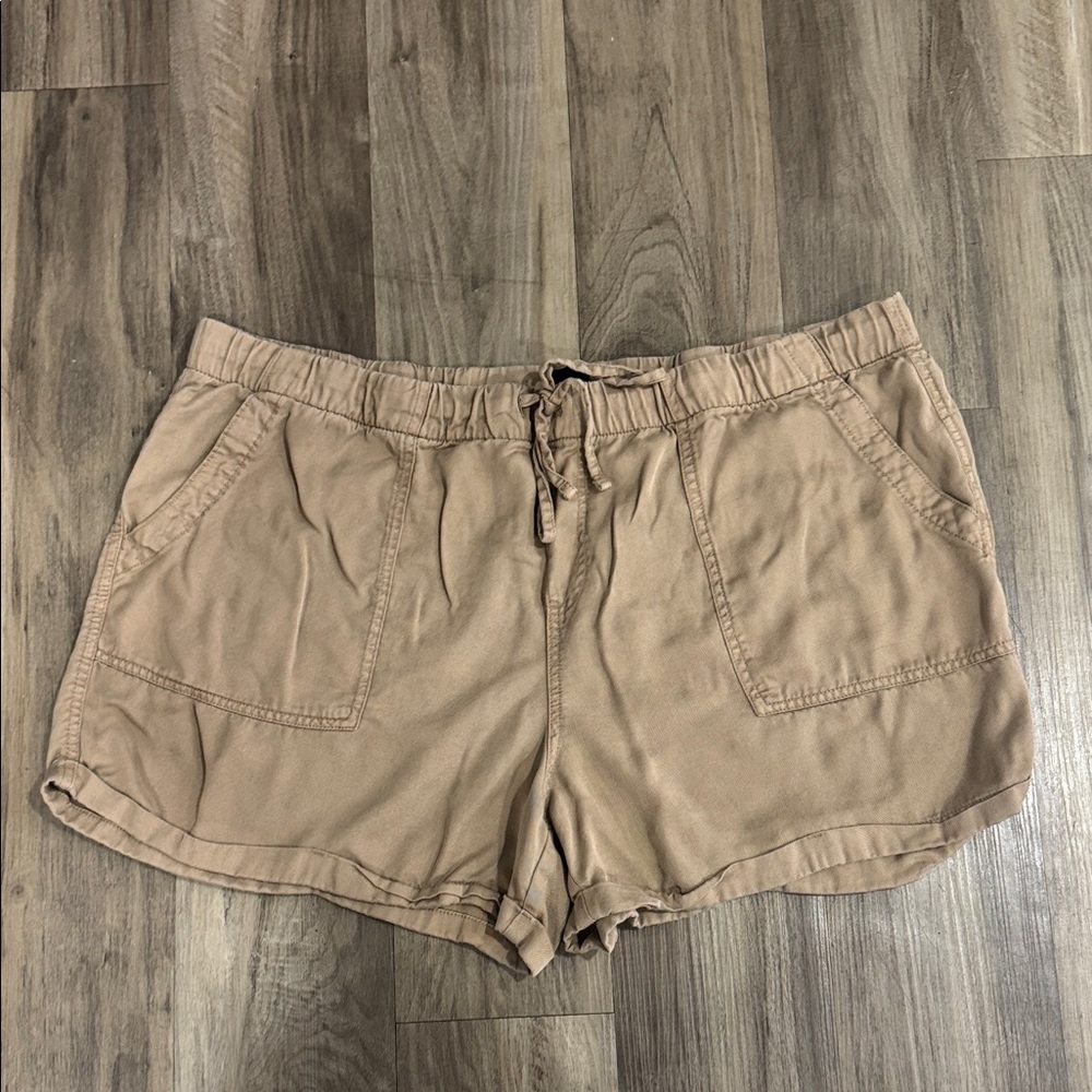 GAP Women's Tan Cargo Shorts